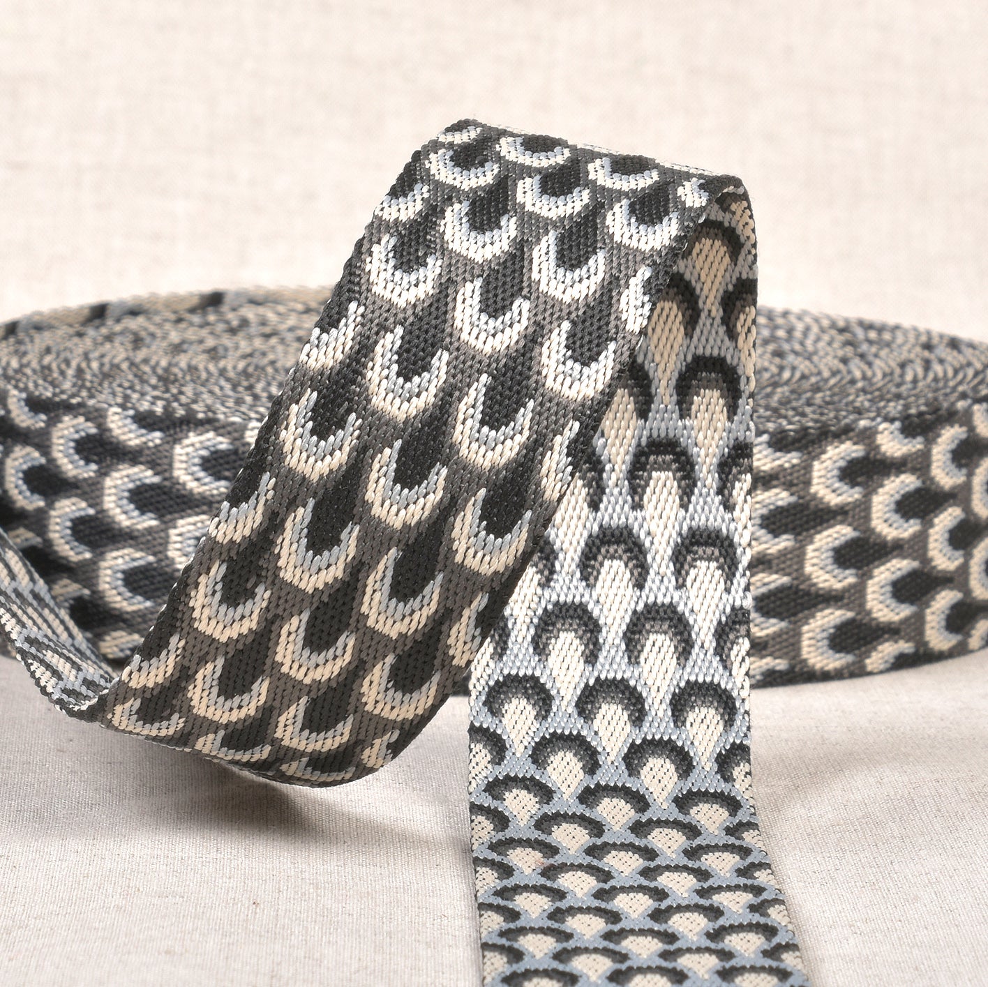 Peacock Webbing Grey/Black - Width 38mm